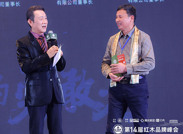 逐光前行，滿載榮耀 | 喜迎紅紅木接受央視主持人采訪